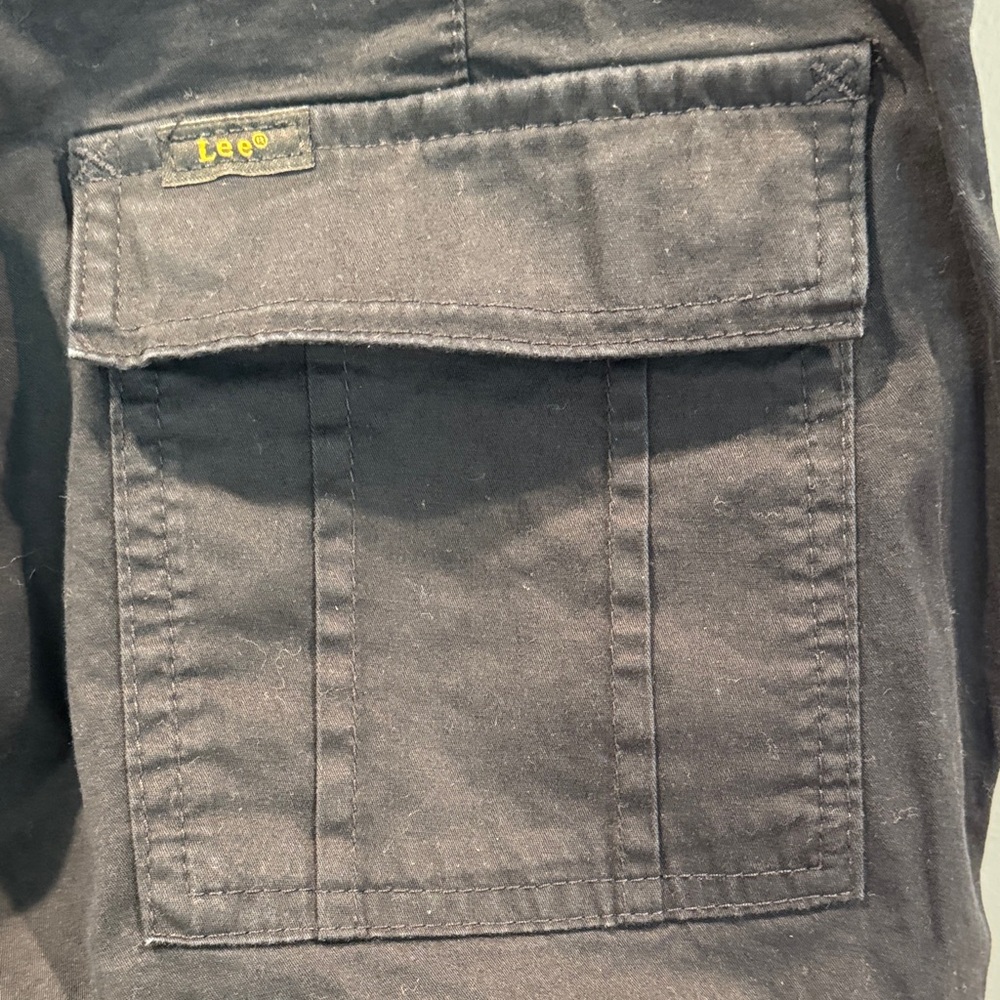 Lee Black Cargo Capris - Picture 5 of 11